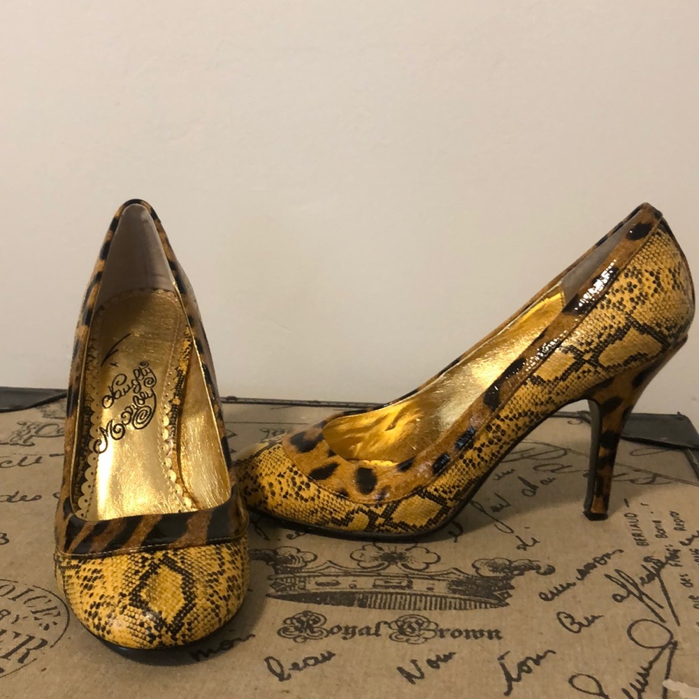 Naughty monkey heels